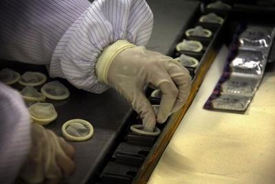 探秘计生用品生产全流程 镜头下的精密制造与人文关怀